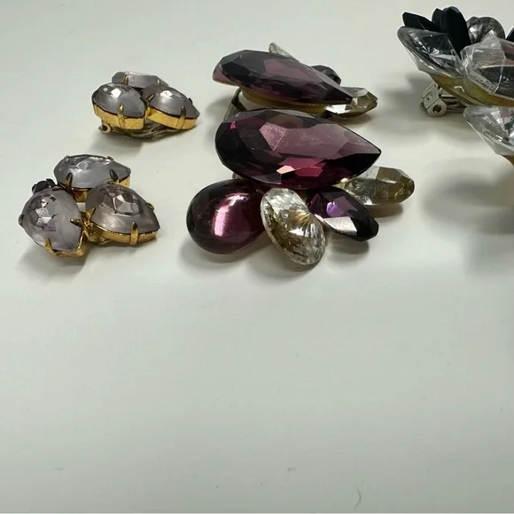 Set of 5 Vintage Jeweled Costume clip on earrings - Picture 3 of 9